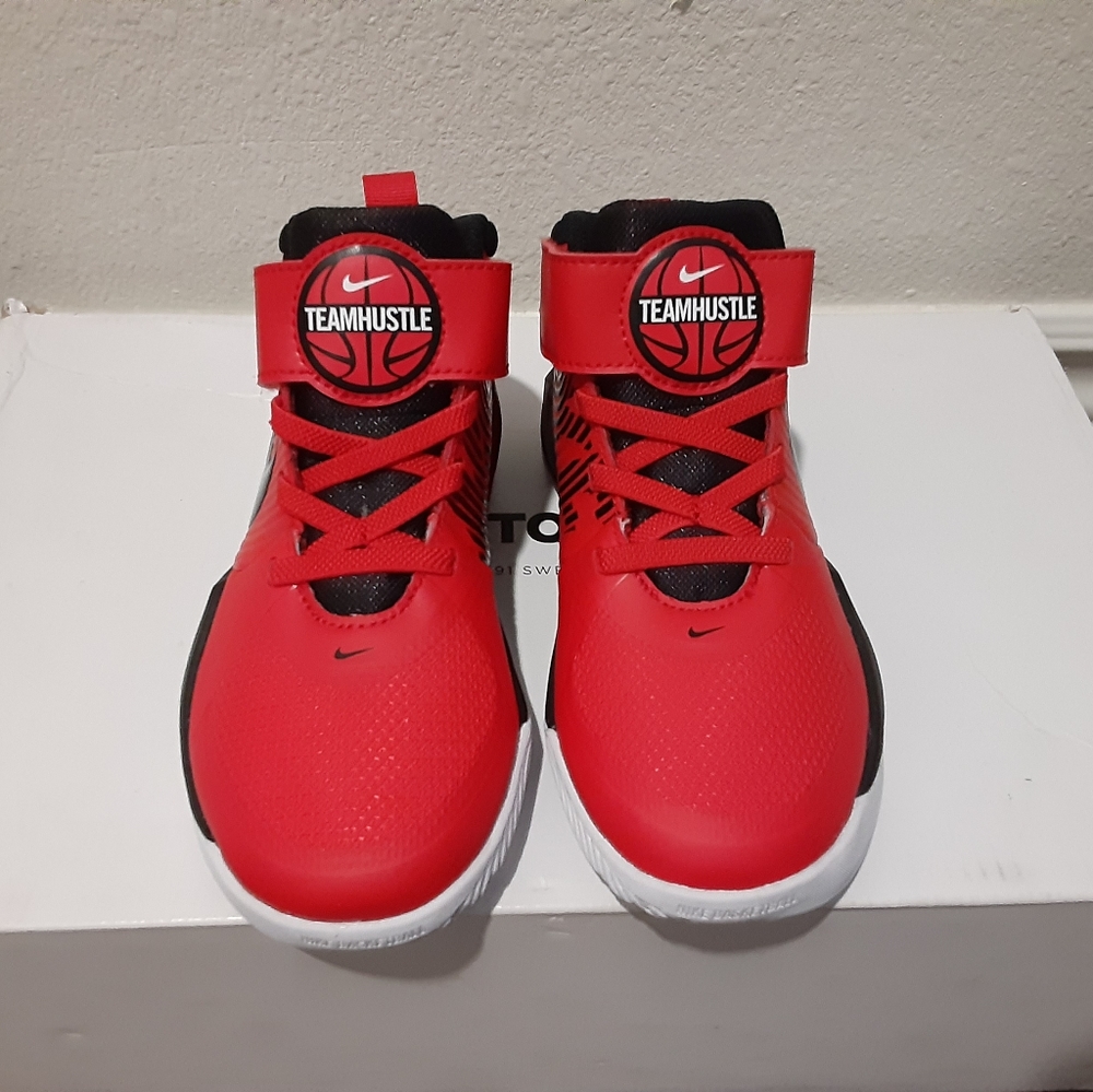 Nike - Picture 2 of 4